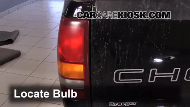 2000 Chevrolet Silverado 1500 4.3L V6 Standard Cab Pickup (2 Door) Éclairage Feu clignotant arrière (remplacer l'ampoule)